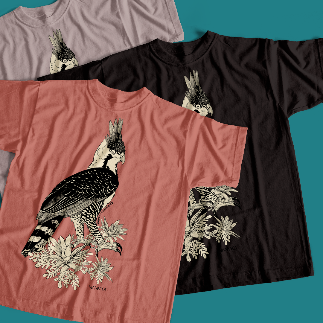 Camiseta de algodón con diseño en frente de Spizaetus ornatus en color crema